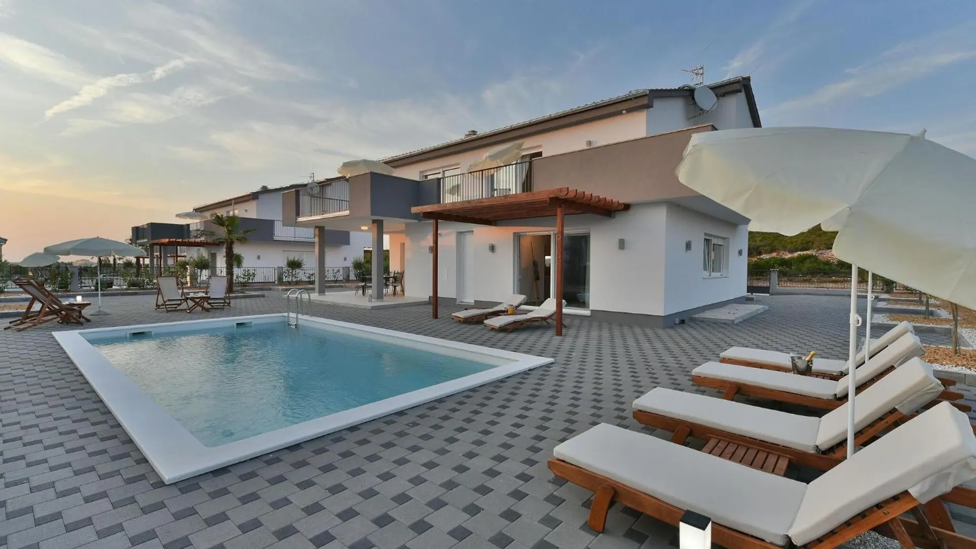 Luxury Villa With Swimming Pool And Terrace Sukosan